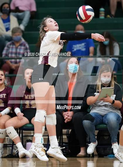 Thumbnail 3 in Richards School for Young Women Leaders vs. Magnolia West (UIL 5A Area Playoff) photogallery.