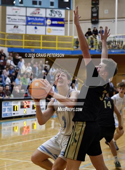Thumbnail 3 in Sky View vs Snow Canyon (UHSAA 4A Second Round) photogallery.