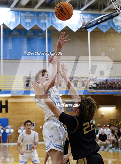 Thumbnail 3 in Sky View vs Snow Canyon (UHSAA 4A Second Round) photogallery.
