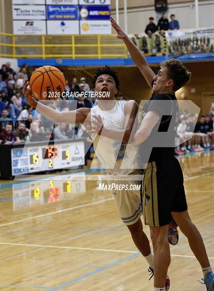 Thumbnail 3 in Sky View vs Snow Canyon (UHSAA 4A Second Round) photogallery.