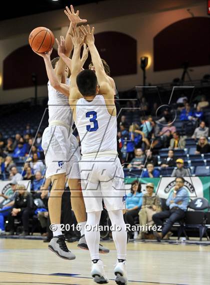 Thumbnail 2 in La Jolla Country Day vs La Jolla (CIF SDS D2 Final) photogallery.