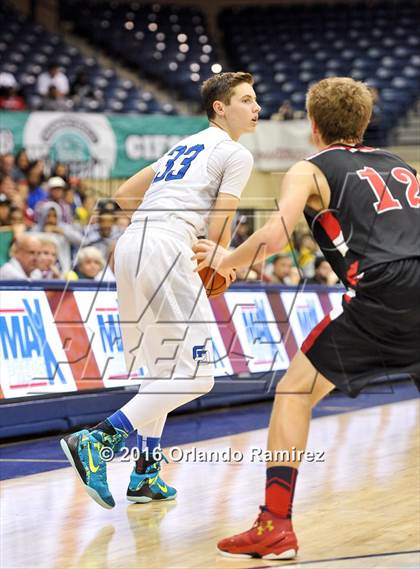 Thumbnail 2 in La Jolla Country Day vs La Jolla (CIF SDS D2 Final) photogallery.