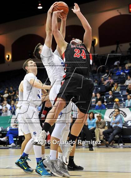 Thumbnail 2 in La Jolla Country Day vs La Jolla (CIF SDS D2 Final) photogallery.