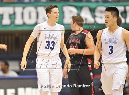 Thumbnail 3 in La Jolla Country Day vs La Jolla (CIF SDS D2 Final) photogallery.