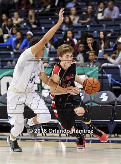 Thumbnail 2 in La Jolla Country Day vs La Jolla (CIF SDS D2 Final) photogallery.