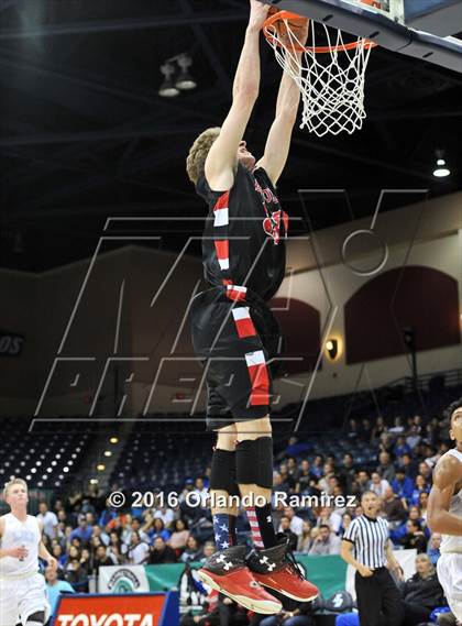 Thumbnail 2 in La Jolla Country Day vs La Jolla (CIF SDS D2 Final) photogallery.
