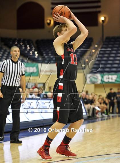 Thumbnail 3 in La Jolla Country Day vs La Jolla (CIF SDS D2 Final) photogallery.