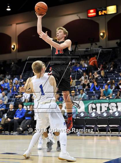 Thumbnail 1 in La Jolla Country Day vs La Jolla (CIF SDS D2 Final) photogallery.