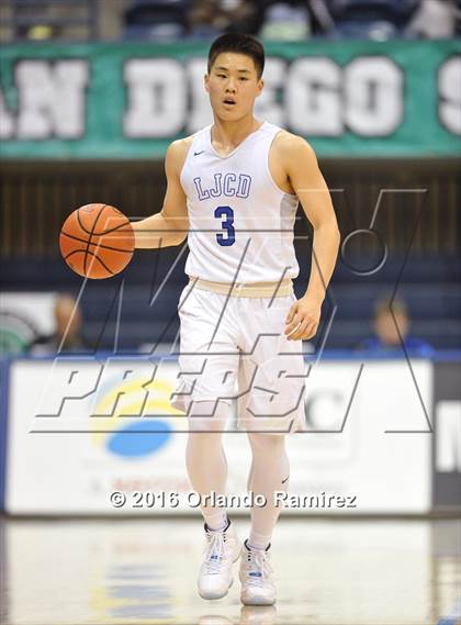 Thumbnail 1 in La Jolla Country Day vs La Jolla (CIF SDS D2 Final) photogallery.