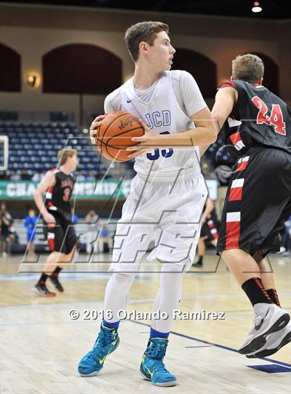Thumbnail 3 in La Jolla Country Day vs La Jolla (CIF SDS D2 Final) photogallery.