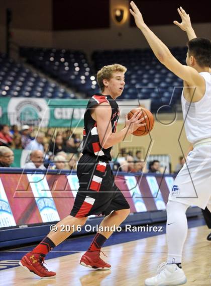 Thumbnail 2 in La Jolla Country Day vs La Jolla (CIF SDS D2 Final) photogallery.