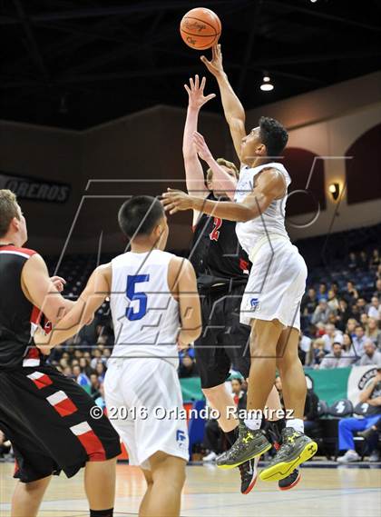 Thumbnail 3 in La Jolla Country Day vs La Jolla (CIF SDS D2 Final) photogallery.