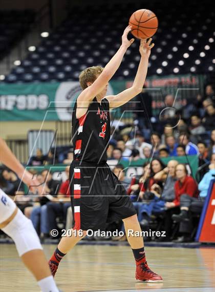 Thumbnail 3 in La Jolla Country Day vs La Jolla (CIF SDS D2 Final) photogallery.