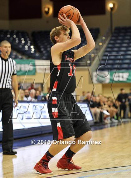 Thumbnail 2 in La Jolla Country Day vs La Jolla (CIF SDS D2 Final) photogallery.