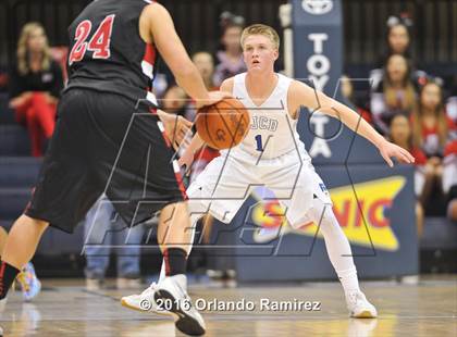 Thumbnail 3 in La Jolla Country Day vs La Jolla (CIF SDS D2 Final) photogallery.