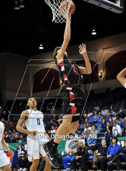 Thumbnail 2 in La Jolla Country Day vs La Jolla (CIF SDS D2 Final) photogallery.