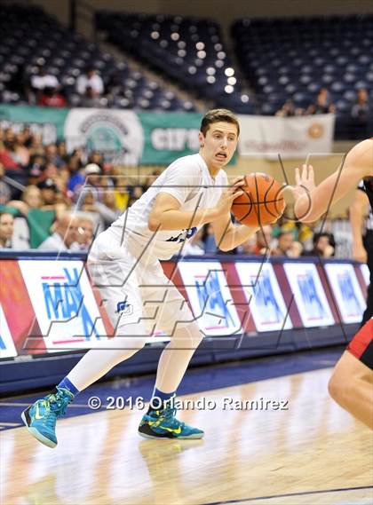 Thumbnail 3 in La Jolla Country Day vs La Jolla (CIF SDS D2 Final) photogallery.