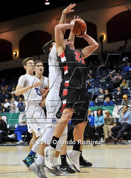 Thumbnail 3 in La Jolla Country Day vs La Jolla (CIF SDS D2 Final) photogallery.