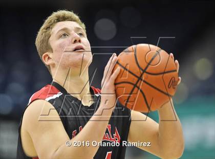 Thumbnail 3 in La Jolla Country Day vs La Jolla (CIF SDS D2 Final) photogallery.