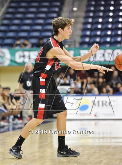 Thumbnail 2 in La Jolla Country Day vs La Jolla (CIF SDS D2 Final) photogallery.