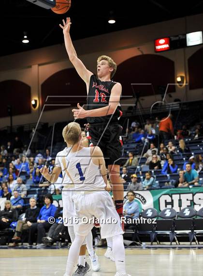 Thumbnail 2 in La Jolla Country Day vs La Jolla (CIF SDS D2 Final) photogallery.