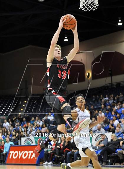 Thumbnail 3 in La Jolla Country Day vs La Jolla (CIF SDS D2 Final) photogallery.