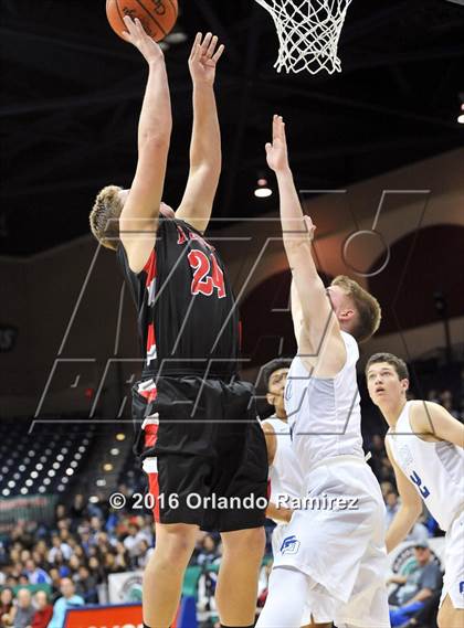Thumbnail 3 in La Jolla Country Day vs La Jolla (CIF SDS D2 Final) photogallery.