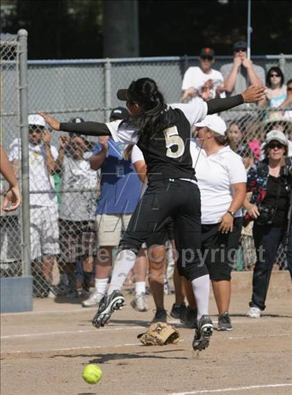 Thumbnail 2 in Archbishop Mitty vs. Presentation (CIF CCS D2 Final) photogallery.