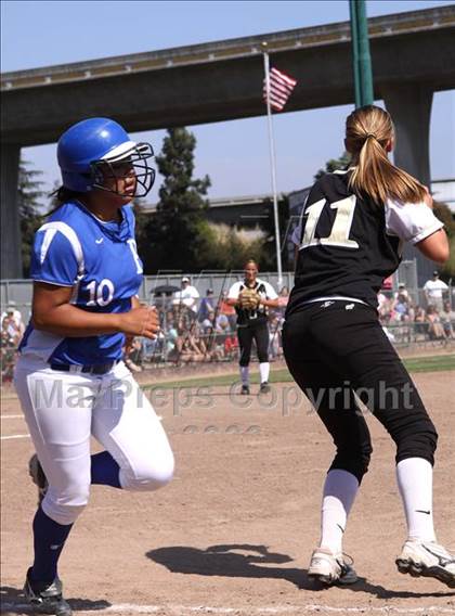 Thumbnail 2 in Archbishop Mitty vs. Presentation (CIF CCS D2 Final) photogallery.