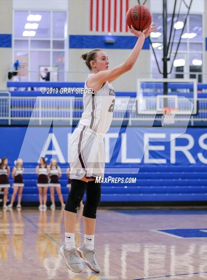Thumbnail 2 in Edmond Memorial vs  Sunrise Christian Academy photogallery.