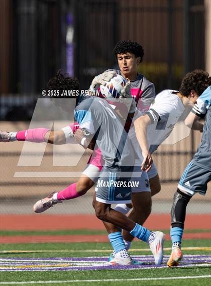 Thumbnail 3 in Menlo School vs. Hillsdale (CIF CCS D2 Boys Soccer Final) photogallery.