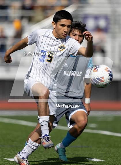Thumbnail 3 in Menlo School vs. Hillsdale (CIF CCS D2 Boys Soccer Final) photogallery.