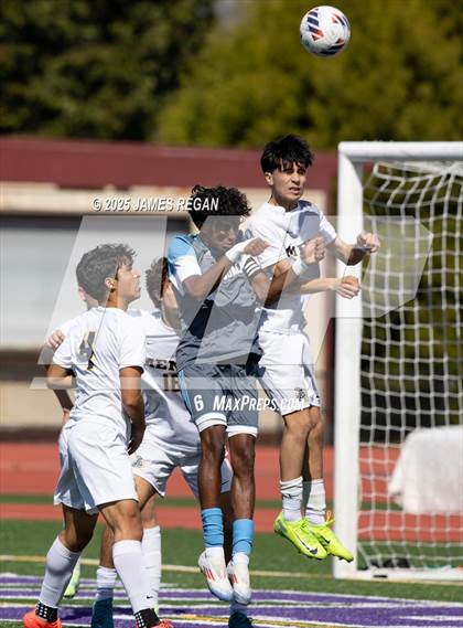 Thumbnail 3 in Menlo School vs. Hillsdale (CIF CCS D2 Boys Soccer Final) photogallery.