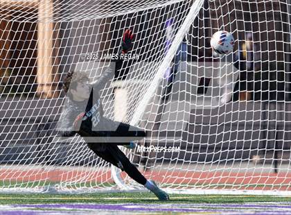 Thumbnail 3 in Menlo School vs. Hillsdale (CIF CCS D2 Boys Soccer Final) photogallery.