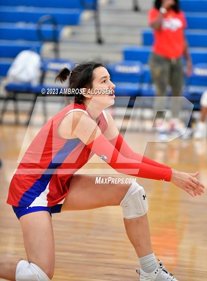 Thumbnail 2 in Grand Oaks vs. Fort Bend Dulles (2023 KISD/CFISD Varsity Tournament) photogallery.