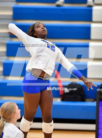 Thumbnail 2 in Grand Oaks vs. Fort Bend Dulles (2023 KISD/CFISD Varsity Tournament) photogallery.
