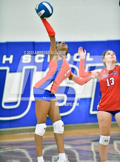 Thumbnail 2 in Grand Oaks vs. Fort Bend Dulles (2023 KISD/CFISD Varsity Tournament) photogallery.