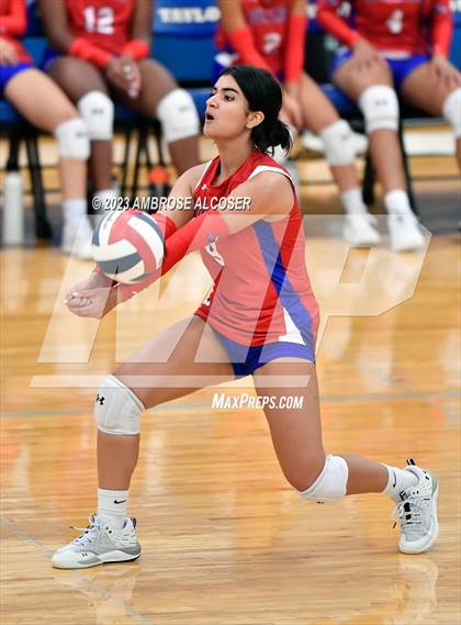 Thumbnail 1 in Grand Oaks vs. Fort Bend Dulles (2023 KISD/CFISD Varsity Tournament) photogallery.