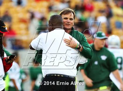 Thumbnail 2 in De La Salle vs. Jesuit photogallery.