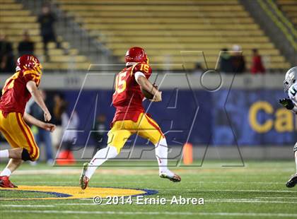 Thumbnail 3 in De La Salle vs. Jesuit photogallery.