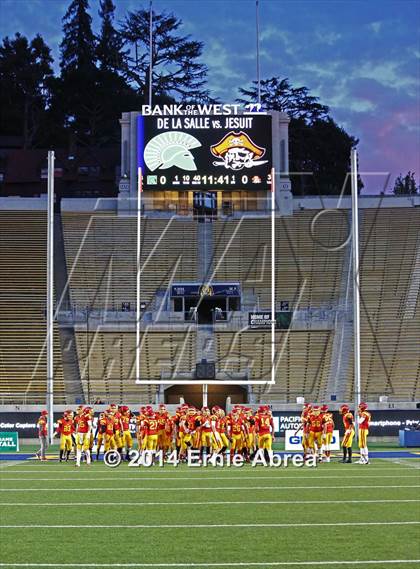 Thumbnail 2 in De La Salle vs. Jesuit photogallery.