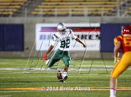 Thumbnail 1 in De La Salle vs. Jesuit photogallery.