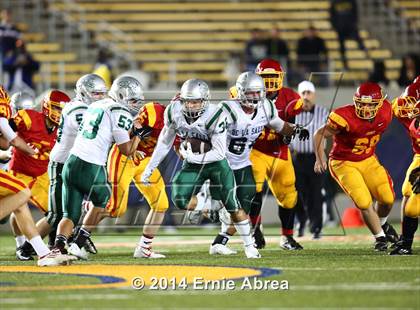 Thumbnail 1 in De La Salle vs. Jesuit photogallery.