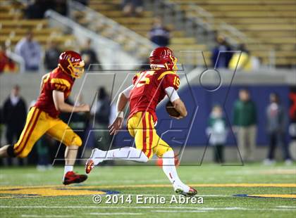 Thumbnail 2 in De La Salle vs. Jesuit photogallery.