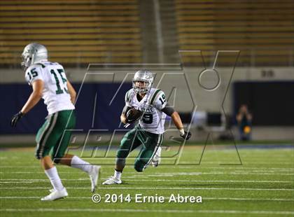 Thumbnail 1 in De La Salle vs. Jesuit photogallery.