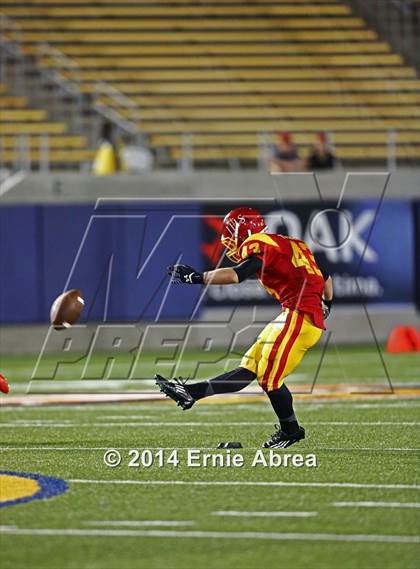 Thumbnail 3 in De La Salle vs. Jesuit photogallery.