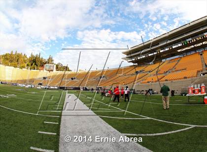 Thumbnail 3 in De La Salle vs. Jesuit photogallery.