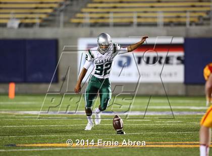 Thumbnail 3 in De La Salle vs. Jesuit photogallery.