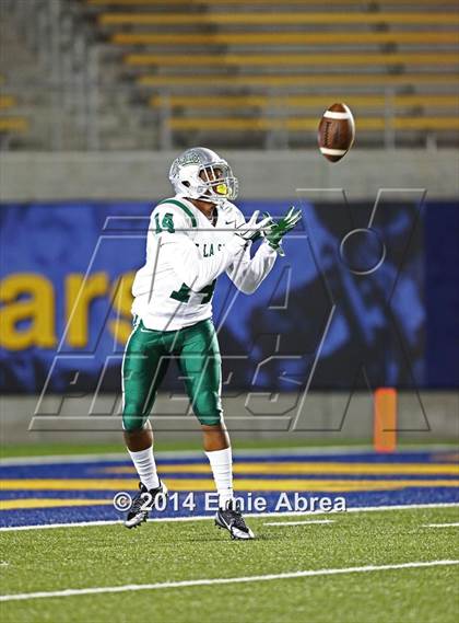 Thumbnail 2 in De La Salle vs. Jesuit photogallery.