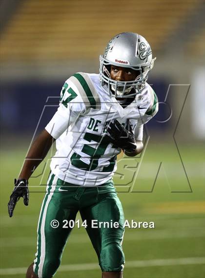 Thumbnail 3 in De La Salle vs. Jesuit photogallery.
